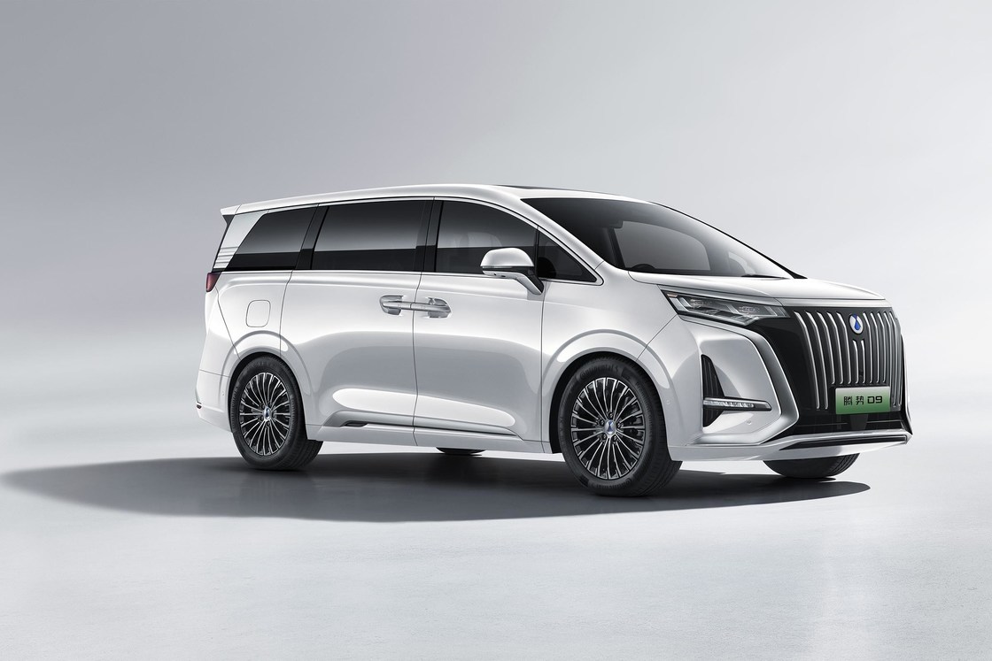 180km 7 Seat MPV Electric Car Tengshi D9 970 All Wheel Drive Plug In Hybrid SUV